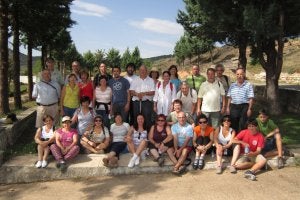 Los participantes en la excursión posan en Sorzano. ::
D.M.A./