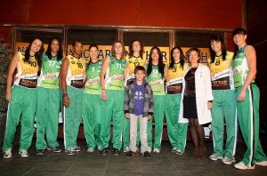 Las jugadores del Nuchar Eurochamp posan con sus nuevas equipaciones. ::
JUAN MARÍN/