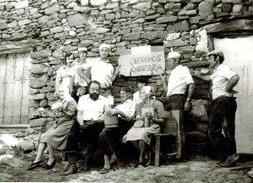 El redactor de Nueva Rioja Roberto Iglesias visitó la aldea en los 80 cuando reclamaba la carretera. ::
HERCE/
