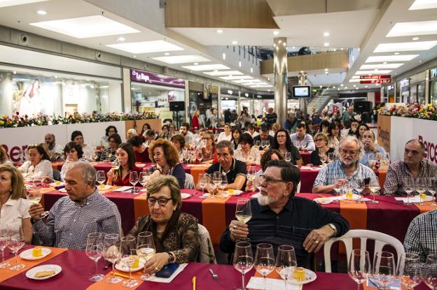 Diferentes momentos de la Experiencia Degusta protagonizada por Bodegas Valentín Pascual y Restaurante Moncloa. 