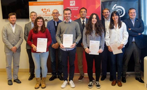 La Cátedra de la Empresa Familiar de la Universidad de La Rioja ha entregado el Premio al Mejor Plan de Negocio a 'Dronural'.