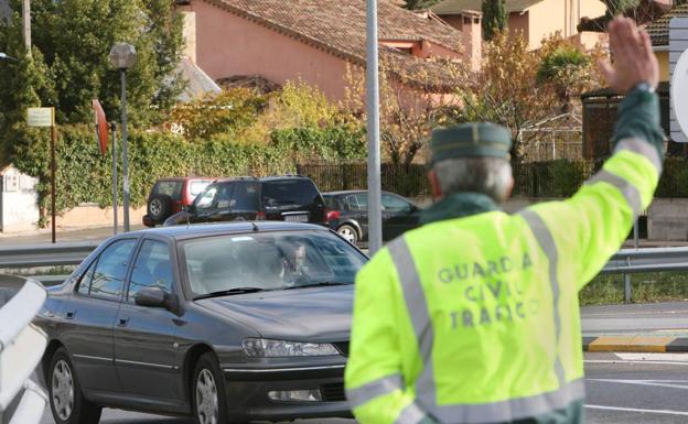 Control de la Guardia Civil de tráfico./