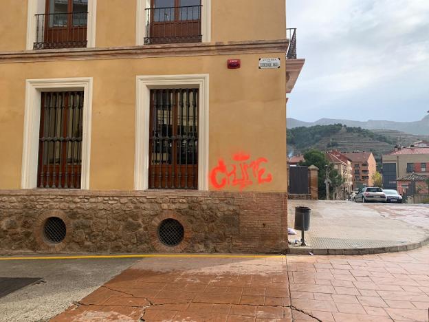 Indignación por la pintada en la Casa Grande - La Rioja